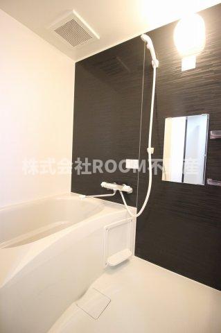 バス・シャワールーム　コンパクトで使いやすいお風呂です