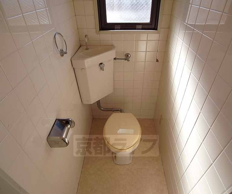 トイレ　換気の窓も付いています。