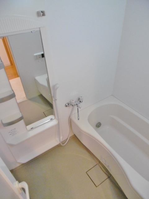 バス・シャワールーム　201号室の写真です。