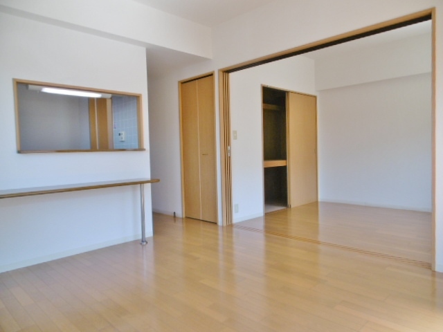 居室・リビング　201号室の写真です。