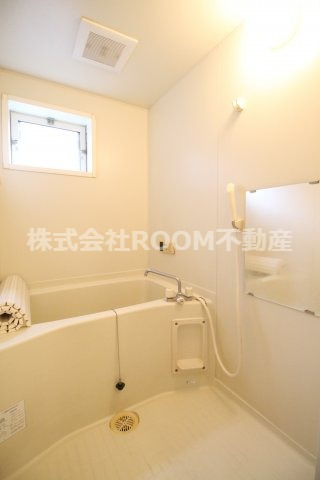 バス・シャワールーム　コンパクトで使いやすいお風呂です