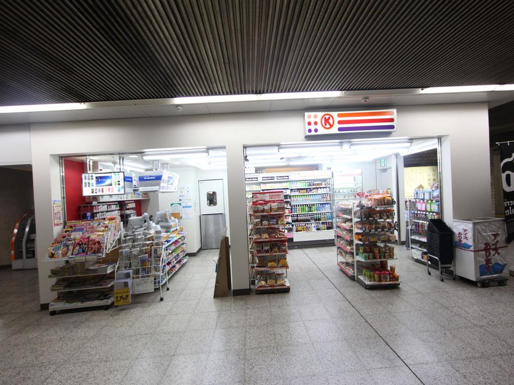 コンビニ　サークルＫ ミニ名古屋鶴舞店 (コンビニ)（コンビニ）まで107m