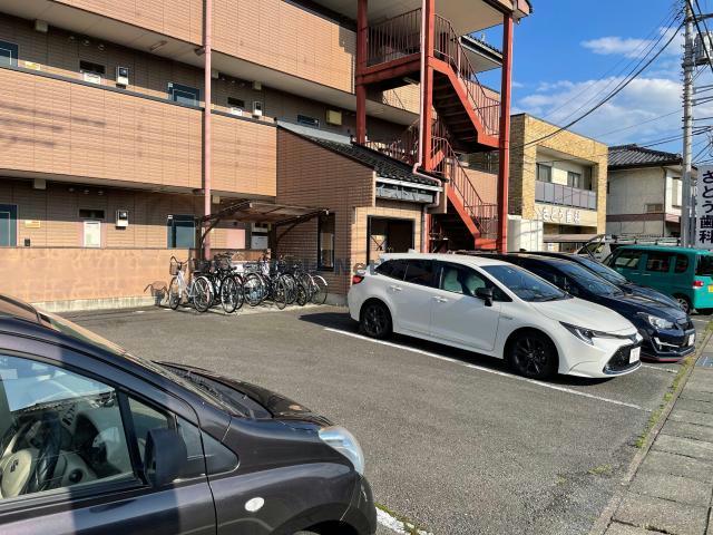 駐車場　駐車場