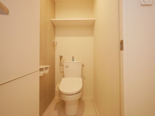 トイレ　同じ物件の他の号室のお写真です