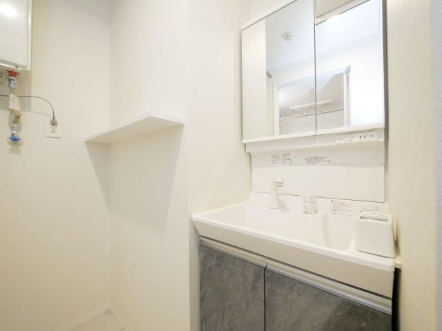 洗面設備　同じ物件の他の号室のお写真です