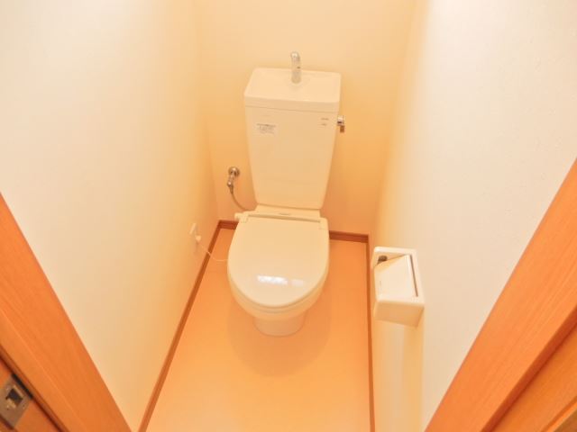 トイレ　ウォームレット付きでいつでも温かい便座です