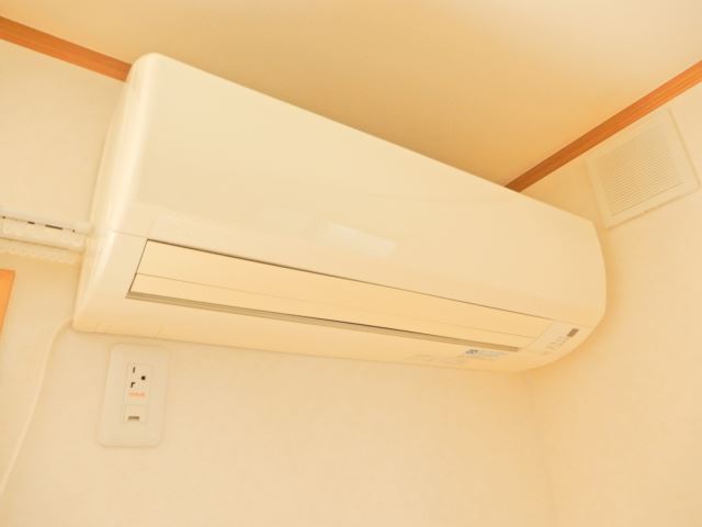 その他設備　暑い夏も寒い冬もエアコンで快適に過ごせます