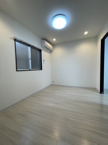 居室・リビング　広々とした洋室です