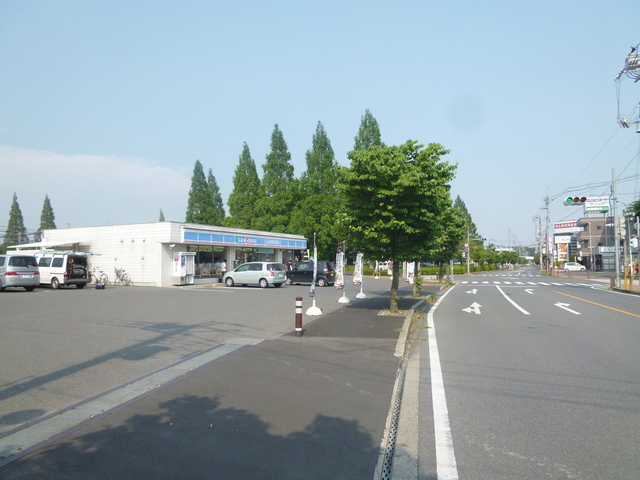 コンビニ　ローソン滑川森林公園駅前店（コンビニ）まで450m