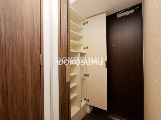 玄関　住まいの顔として相応しい、気品とゆとりのあるエントランス。