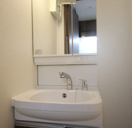 洗面設備　※写真は同じマンションの違う部屋のものになります。