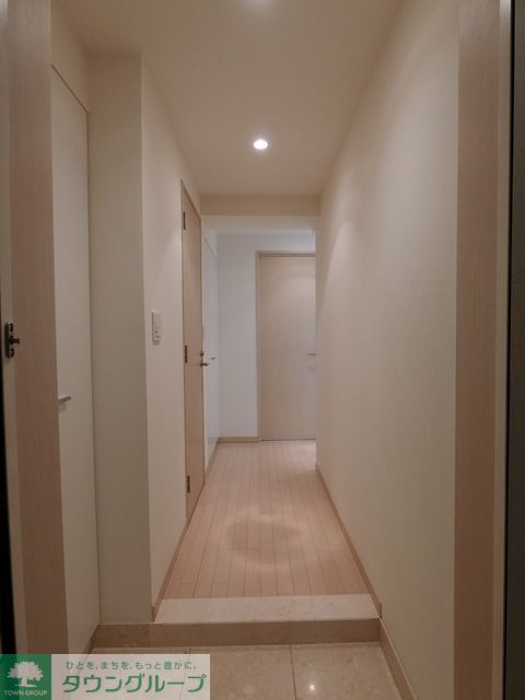 玄関　Hタイプ2019年2月撮影 同タイプ304号室の写真です。