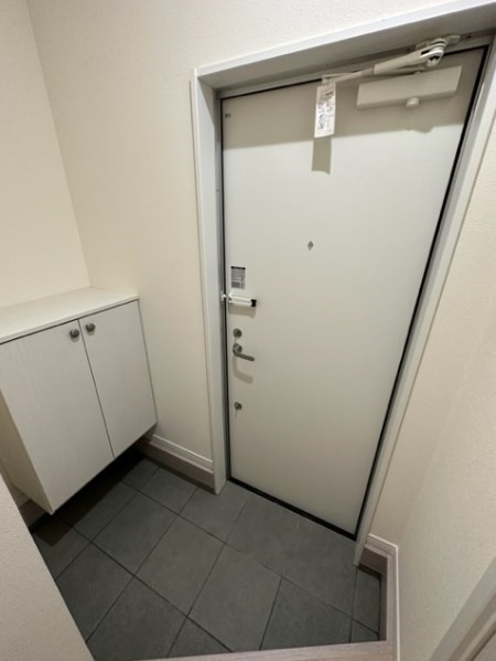 玄関　同仕様別部屋写真