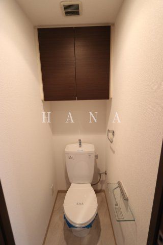 トイレ　同タイプ反転写真