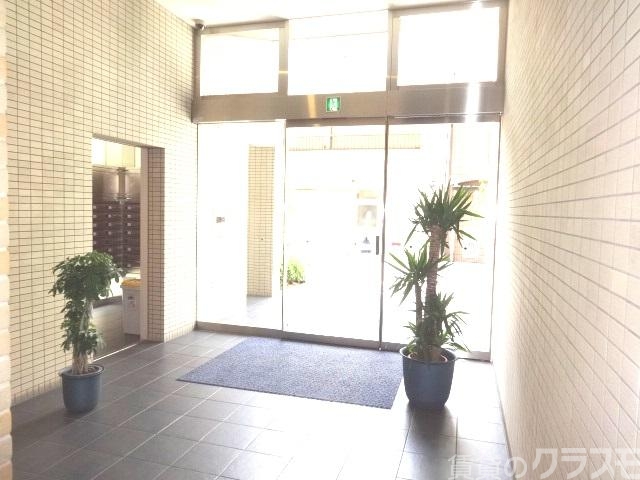 エントランス　清潔感のあるエントランスがお出迎えです♪