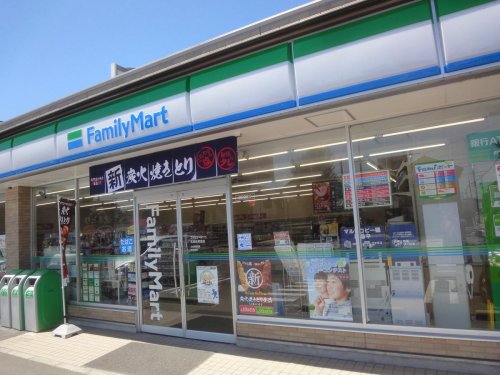 コンビニ　ファミリーマート 名西枇杷島店（コンビニ）まで520m