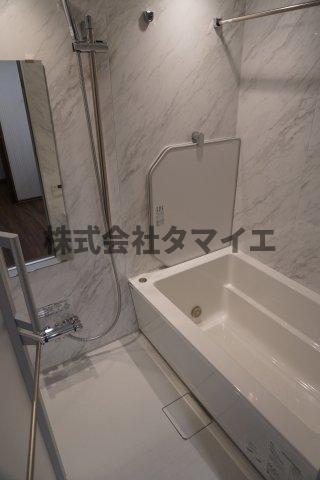 バス・シャワールーム　落ち着いた空間のお風呂です