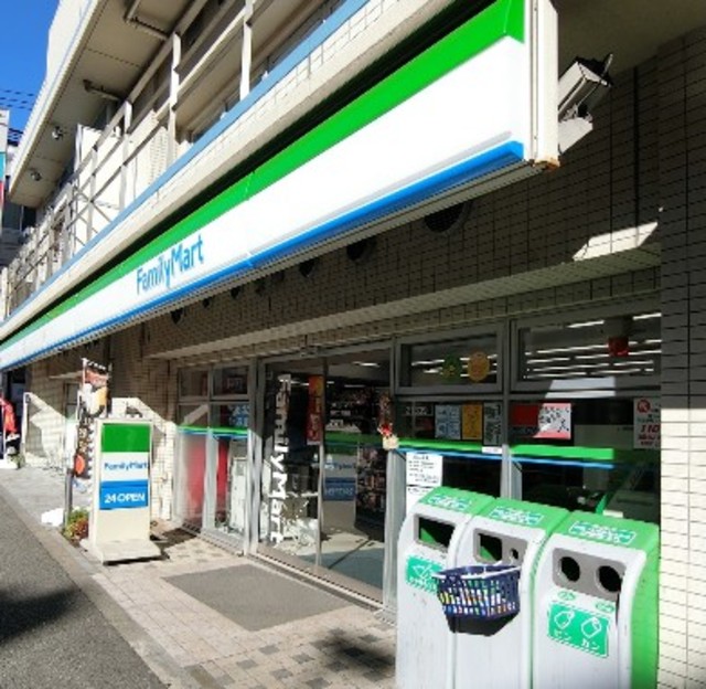 コンビニ　ファミリーマート駒沢二丁目店（コンビニ）まで258m