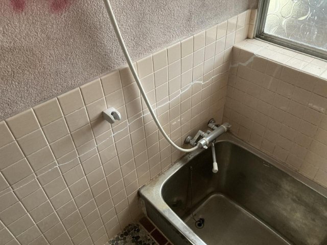 バス・シャワールーム　温水器は灯油ボイラ