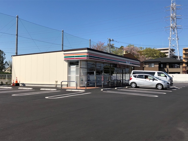 コンビニ　セブンイレブン（コンビニ）まで529m