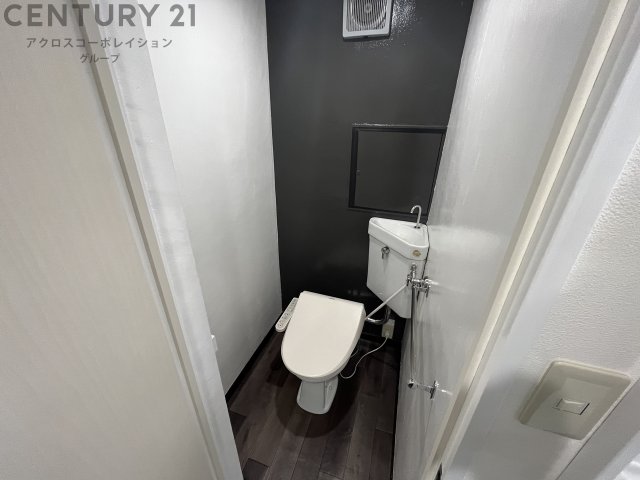 トイレ　シンプルで掃除のしやすいトイレです♪