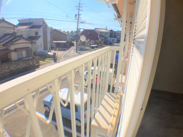 バルコニー　別部屋同一間取りの写真となります