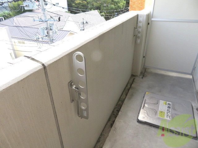 バルコニー　バルコニーは天気の良い日には洗濯物も良く乾きますね。