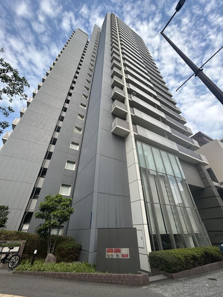 建物外観　オートロック・宅配ボックスあり