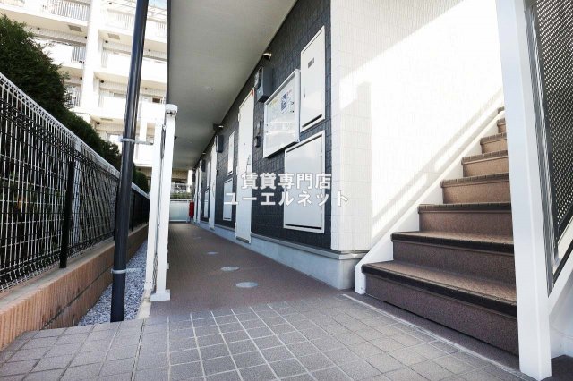 エントランス　毎日通る場所だからこそ、洗練された空間に