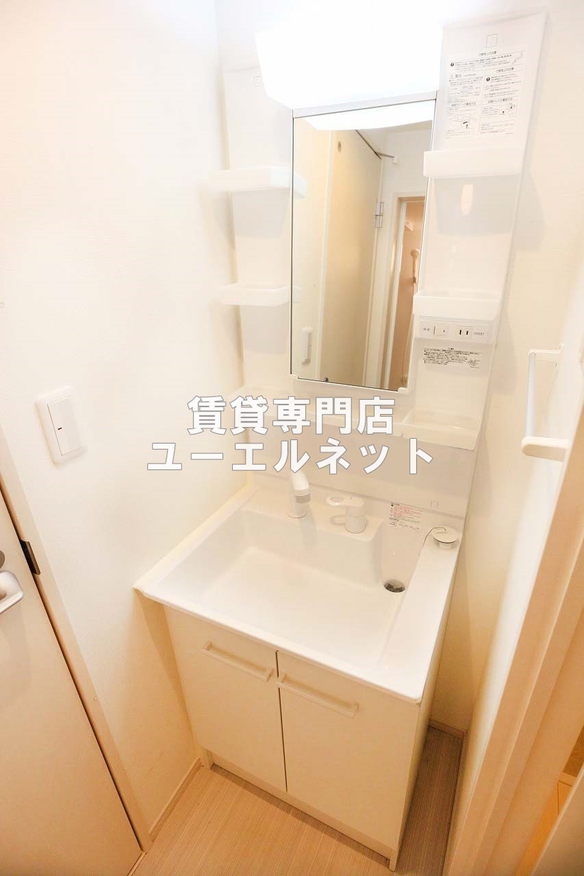 洗面設備　清潔感ある独立洗面台で毎日気持ちよく♪