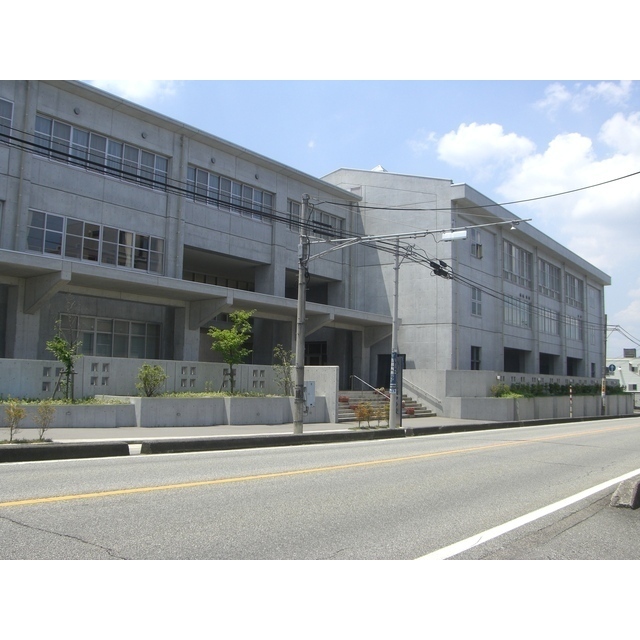 中学校　呉羽中学校（中学校）まで374m