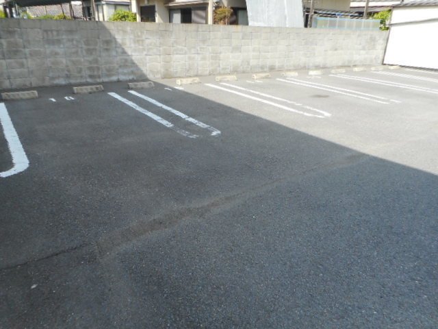 駐車場　駐車場に車を止められます