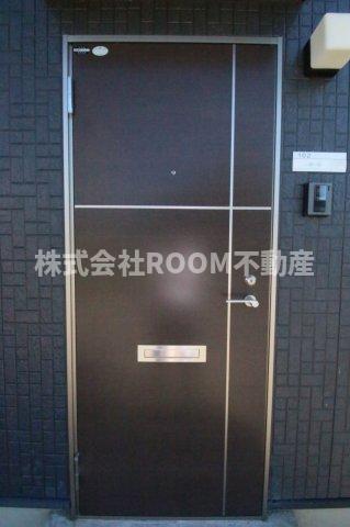 玄関　独立洗面化粧台が付いています