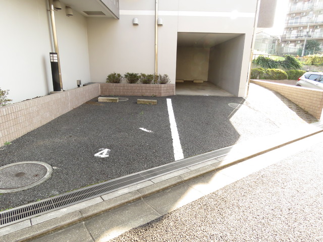駐車場　★駐車場★（空き状況・使用料等詳細はご確認下さい）