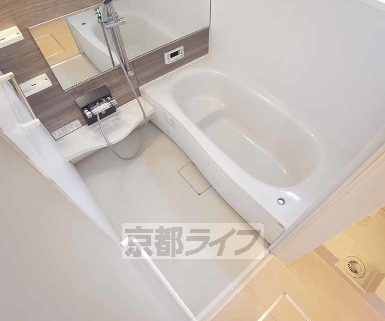 バス・シャワールーム　高級感のある浴室です。