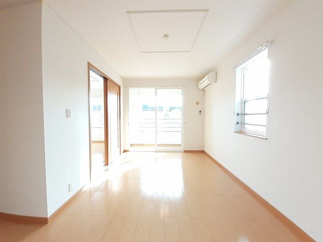 居室・リビング　こちらのリビングで趣味の時間をお楽しみください