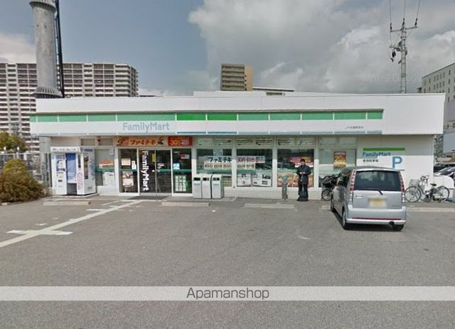 コンビニ　ファミリーマート（コンビニ）まで306m