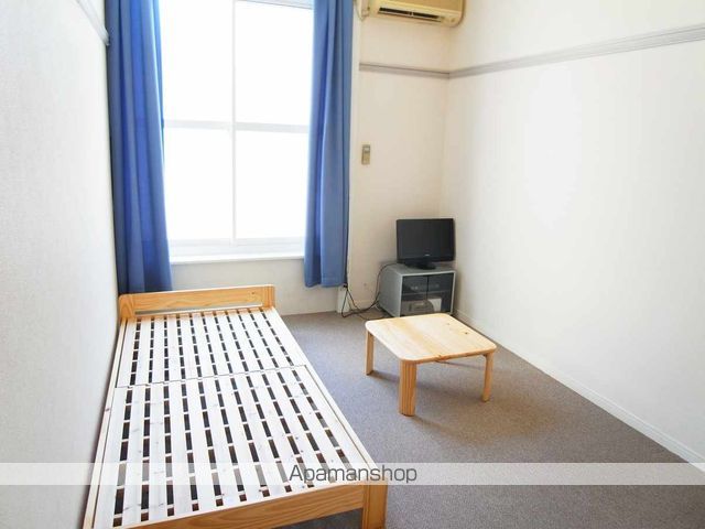 レオパレスウィンの居間写真