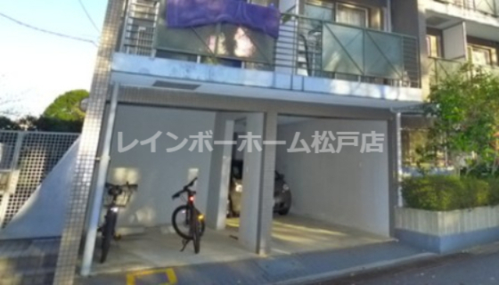 駐車場　車をお持ちの方に嬉しい駐車場付きの物件です