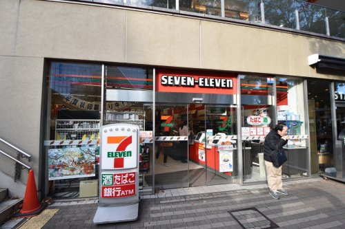 コンビニ　セブンイレブン 港区三田5丁目店（コンビニ）まで728m
