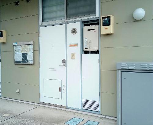レオパレスリバーサイドガーデンの玄関写真