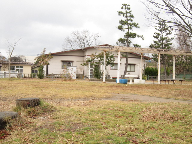 幼稚園・保育園　（幼稚園・保育園）まで700m