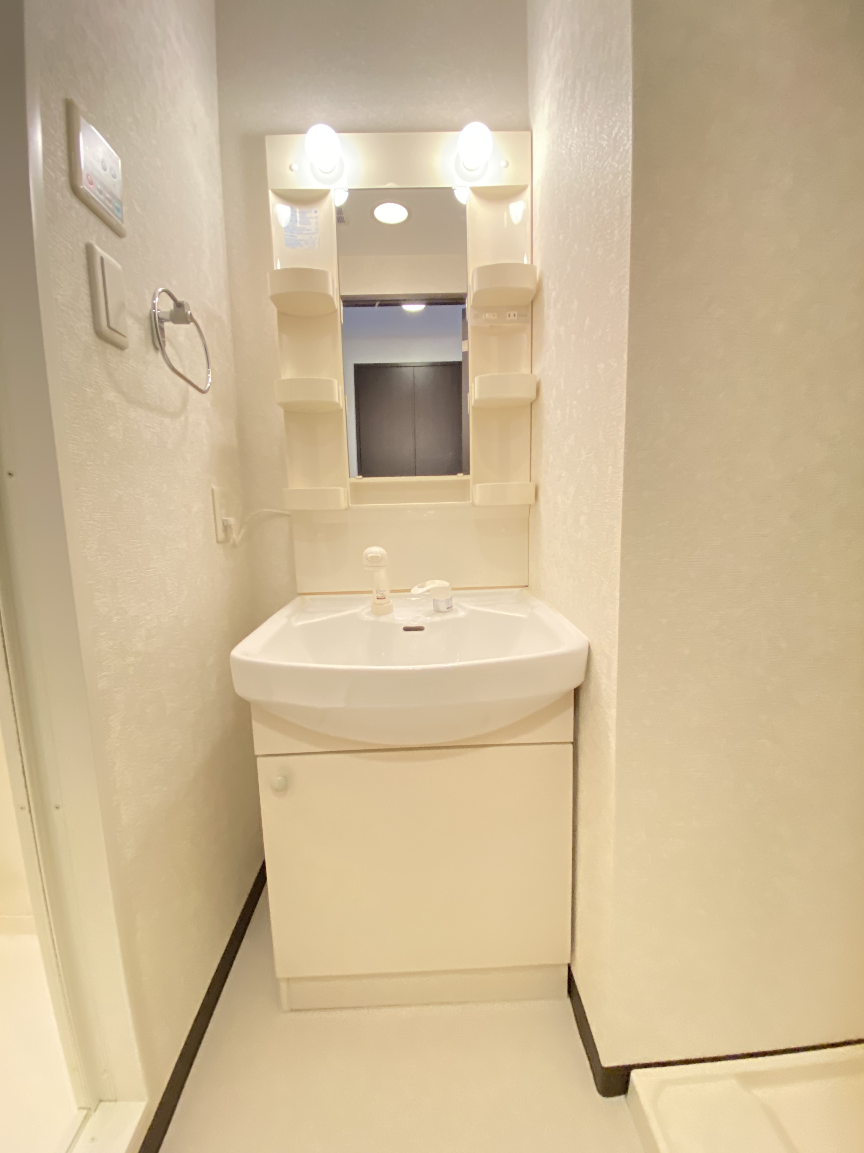 地下鉄御堂筋線 西中島南方駅 徒歩9分 6階建 築21年の内装写真