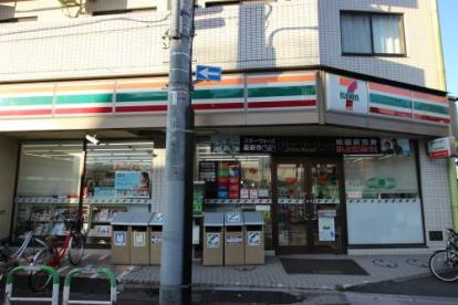 コンビニ　セブンイレブン荒川尾竹橋店（コンビニ）まで246m
