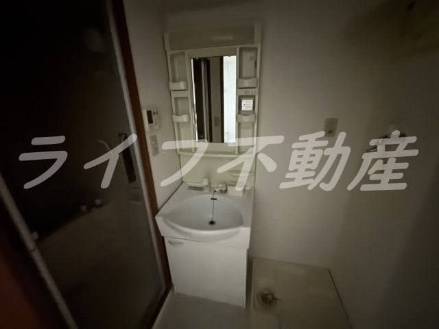 洗面設備　使いやすい独立洗面台です