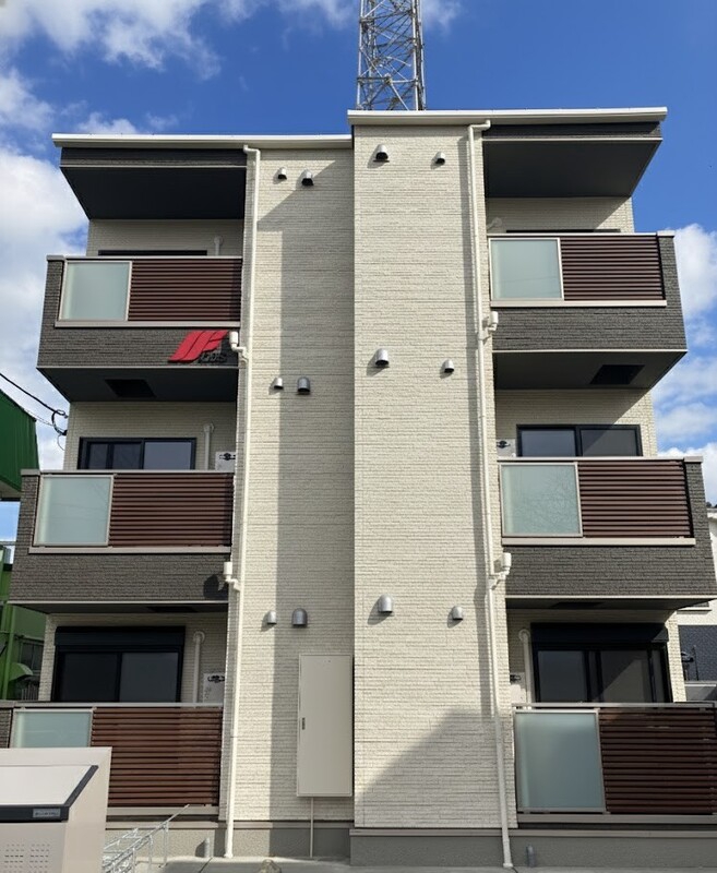 建物外観　直線的でスタイリッシュな外観