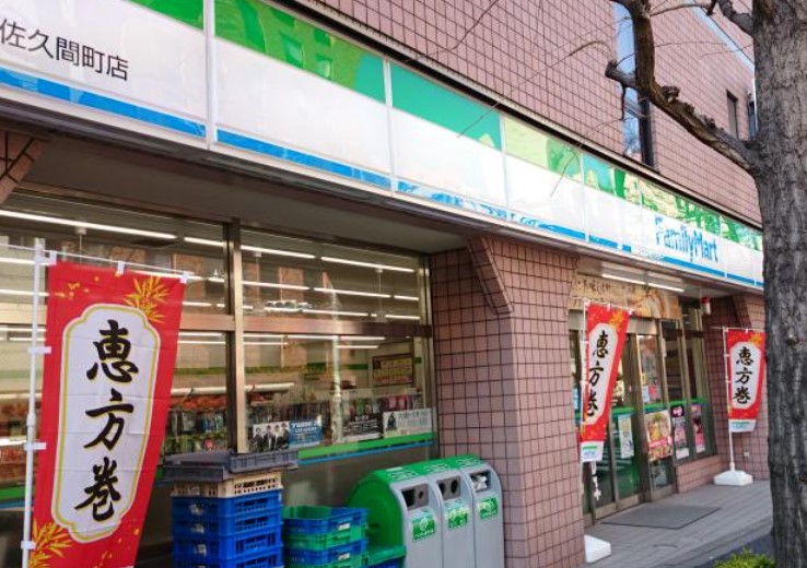 コンビニ　ファミリーマート神田佐久間町店（コンビニ）まで100m