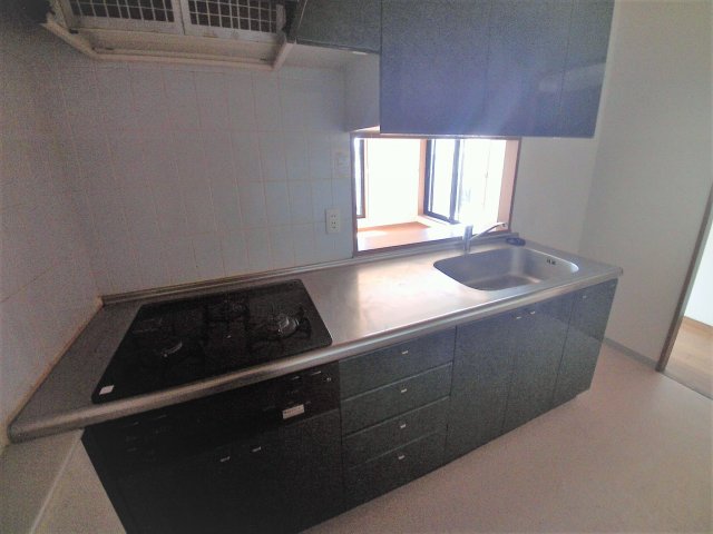 キッチン　※同物件別住戸の写真を参考に掲載しています。