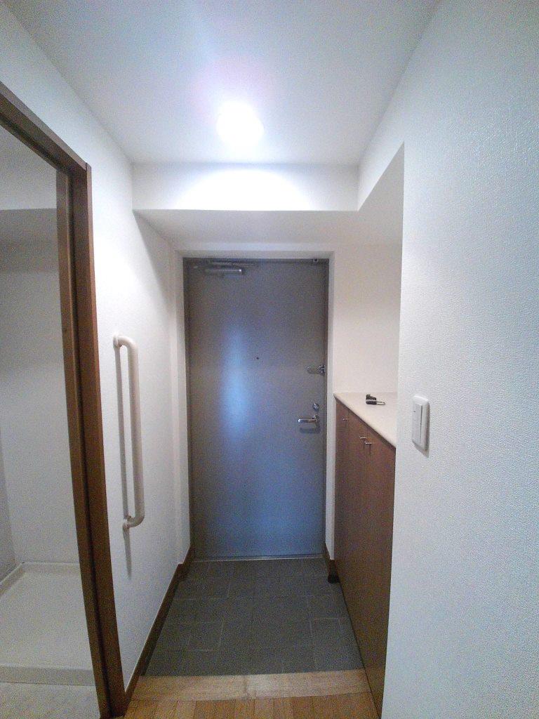 玄関　※同物件別住戸の写真を参考に掲載しています。