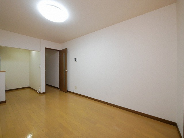 居室・リビング　白を基調としたやわらかい印象のお部屋です♪